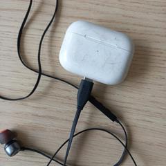 Pouzdro na airpods, jak nahlášeno Arriva West-Brabant pomocí iLost
