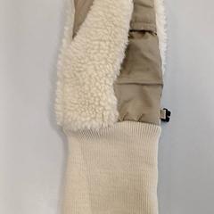 Guanti cremekleurige, come riportato da Heidelberglaan 15 utilizzando iLost