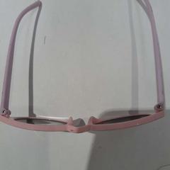 Lunette de soleil rose, a été signalé par TCL utilisant iLost