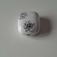 Earphones case, as reported by ilévia using iLost