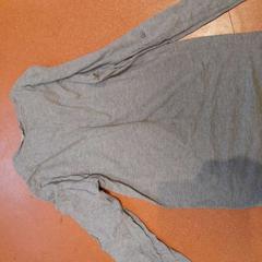 القميص gris، كما تم الإبلاغ عنه بواسطة TCL عبر iLost