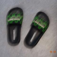 Sandàlies minecraft, segons ha informat Gemeente Leopoldsburg mitjançant iLost