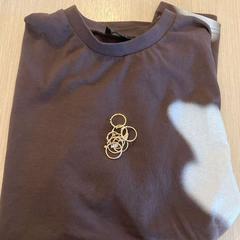 シャツ & イヤリング がiLostで Amsterdam ID Aparthotel によって報告されました