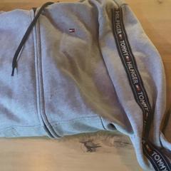 Giacca Grey, come riportato da MEININGER Hotel Köln West utilizzando iLost