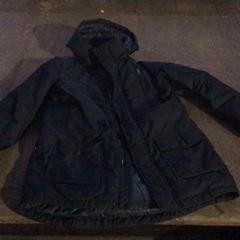 السترة Zwart، كما تم الإبلاغ عنه بواسطة De Heeren van Aemstel عبر iLost