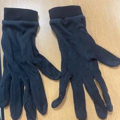 Guantes zwart, ha sido reportado por VITAZ campus Sint-Niklaas con iLost