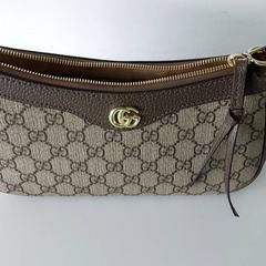 Táska, amint azt Regio Limburg - Leuven az iLost segítségével jelentette.