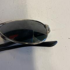Des lunettes de soleil, a été signalé par Awakenings Upclose utilisant iLost