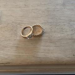 Ékszerek Pair of rings, amint azt W2 - DreamVille az iLost segítségével jelentette.