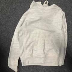 Maglione, come riportato da TheaterHangaar utilizzando iLost