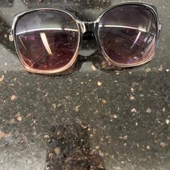 Sunglasses, as reported by Hertz using iLost