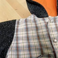 Petite veste à carreaux perit, zoals gemeld door IKEA Paris - Thiais met iLost