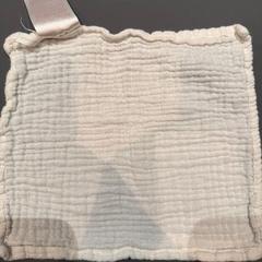 Dětská látka baby doekje, jak nahlášeno Van der Valk Hotel Deventer pomocí iLost