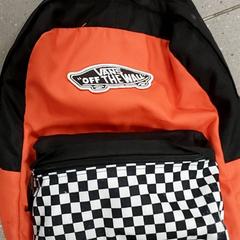 Rugzak، كما تم الإبلاغ عنه بواسطة Centraal magazijn عبر iLost