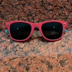 Ulleres de sol, segons ha informat Pathé Nijmegen mitjançant iLost