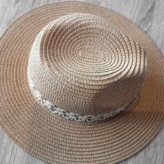 Kapelusz, zgłoszono przez EBS Tramplein przy użyciu iLost