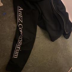 Kleding ArtEZ Conservatorium vest, zoals gemeld door KABUL à GoGo / Teatro met iLost