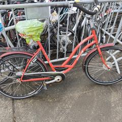 Damesfiets sparta rood, segundo informou Stadswerk072 usando iLost