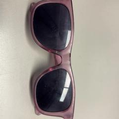 Gafas de sol Roze, ha sido reportado por Burgers' Zoo con iLost