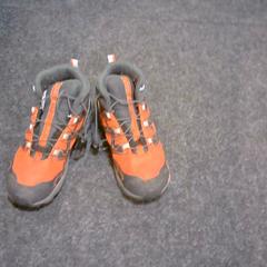 Schuhe, gemeldet von SnowWorld Landgraaf über iLost