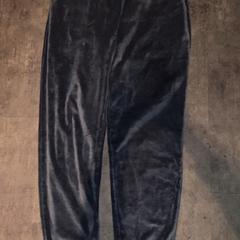 ズボン Blauwe broek がiLostで Van der Valk Hotel Haarlem によって報告されました