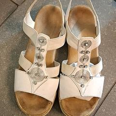 Sandaler, som rapportert av Ziekenhuis Oost-Limburg ved bruk av iLost