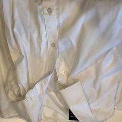 셔츠, iLost를 사용하여 Inntel Hotels Utrecht Centre에 보고됨