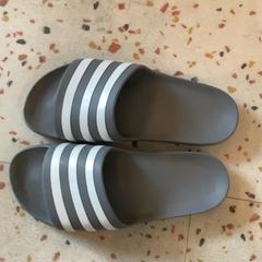 Flip flops & Shoe, as reported by MEININGER Hotel Köln West using iLost