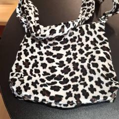 Bosses Leopard, segons ha informat IKEA Hénin-Beaumont mitjançant iLost