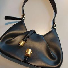 Bolsa Zwart, ha sido reportado por Padualaan 101 con iLost