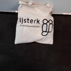 Tasje Wit met opdruk, zoals gemeld door EBS Tramplein met iLost