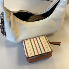 İLost kullanarak Pathé Nijmegen tarafından bildirildiği gibi Çanta White & Cüzdan Sidi