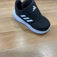 赤ちゃんの靴 がiLostで Designer Outlet Roosendaal によって報告されました