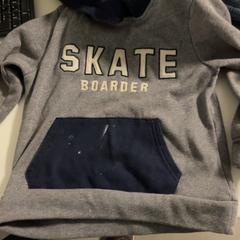 Pulóver pull gris enfant, amint azt IKEA Mons az iLost segítségével jelentette.