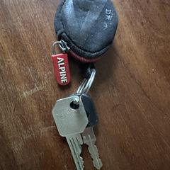 Sleutelbosje met zwart hoesje, jak zgłoszono do iLost