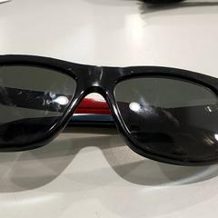 Szemüveg - Zonnebril, amint azt Regio Oost-Vlaanderen az iLost segítségével jelentette.