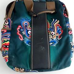 Mochila Boadiwaa, como reportado por Centraal magazijn utilizando o iLost