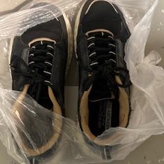 İLost kullanarak Room Mate Bruno tarafından bildirildiği gibi Ayakkabı