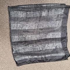 Schal grijs/zwart met opdruk Paris, gemeldet von Regio Limburg - Leuven über iLost