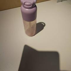 Láhev na pití Licht paars, jak nahlášeno IKEA Groningen pomocí iLost