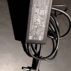 Bärbar datorladdare - adapter hp, rapporterat av Universiteit Gent - Faculteitsbibliotheek LW med iLost