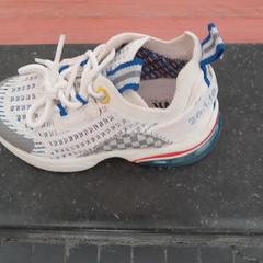 Kinderschoentje, come riportato a iLost