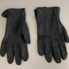 Guantes, ha sido reportado por Sisi Museum con iLost