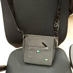 엉덩이 가방 Zwart, iLost를 사용하여 Qbuzz GD Groningen Peizerweg에 보고됨