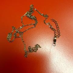 Nyaklánc, amint azt UvA REC az iLost segítségével jelentette.