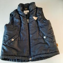 Kinderweste dunkelblau, Marke: Steiff がiLostで Wilmering Brinkum によって報告されました