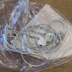 Auriculares white, ha sido reportado por MEININGER Hotel Amsterdam City West con iLost