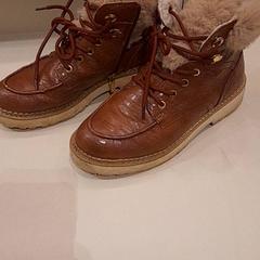 Sko Bruin, som rapportert av Van der Valk Hotel Schiphol ved bruk av iLost