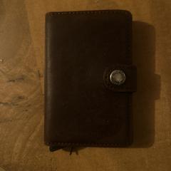 Bruine portemonnee, jak bylo nahlášeno na iLost