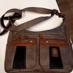 핸드백 bruin, iLost를 사용하여 Qbuzz ZHN에 보고됨